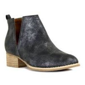 NWOT ARider Girl Metallic Bootie